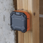 Bocina Portátil BLUETOOTH® con Imán y Gancho para Colgarse. Permite Altavoz Manos Libres con Micrófono Incorporado. - Image 3