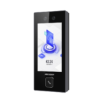 Terminal Facial Min Moe con BOTON DE LLAMADA FÍSICO / 3000 Rostros / Pantalla 4.5" / Administrable en la Nube con Hik-Connect Teams / Exterior IP65 / PoE / WiFi / HIK-IA / SIP Estandar