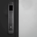 Cerradura Digital Cornelius / Reconocimiento Facial 3D / Sensor de Huella con IA / Capacidad de 100 Huellas, 20 Face ID, 100 Tarjetas MIFARE / Doble Verificación / Bloqueo Automático / Modo Niños / IP54 / Aleación de Aluminio - Image 2