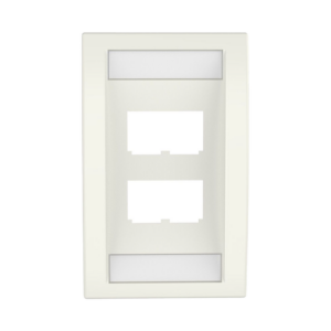Placa de Pared Vertical Ejecutiva, Salida Para 4 Puertos Mini-Com, Con Espacios Para Etiquetas, Color Blanco Mate