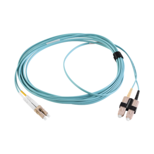 Jumper de Fibra ?ptica Multimodo 50/125 XGLO OM3, LC-SC Duplex, OFNR, Color Aqua, 2 Metros (6.56 Pies)