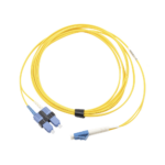 Jumper de Fibra ?ptica Monomodo (OS2), XGLO, LC/UPC-SC/UPC Duplex, OFNR, Color Amarillo, 3 Metros (9.84 Pies)
