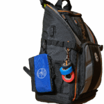 Mochila Profesional para Herramientas / 27 Bolsillos / Acceso Rápido y Estación de Trabajo / Base Moldeada Ancha / Interior Naranja / USB-C / Soporte para Lámpara - Image 6