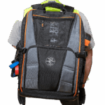 Mochila Profesional para Herramientas / 27 Bolsillos / Acceso Rápido y Estación de Trabajo / Base Moldeada Ancha / Interior Naranja / USB-C / Soporte para Lámpara - Image 7
