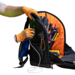 Mochila Profesional para Herramientas / 27 Bolsillos / Acceso Rápido y Estación de Trabajo / Base Moldeada Ancha / Interior Naranja / USB-C / Soporte para Lámpara - Image 8