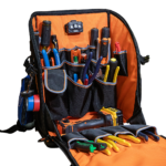 Mochila Profesional para Herramientas / 27 Bolsillos / Acceso Rápido y Estación de Trabajo / Base Moldeada Ancha / Interior Naranja / USB-C / Soporte para Lámpara - Image 4