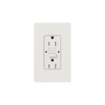 Tomacorriente 125V 15A resistente a manipulaciones, color blanco.