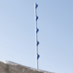 Aislador de Paso colo Azul reforzado para cercos eléctricos, resistente al clima extremoso - Image 3