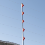 Aislador de Paso color Rojo reforzado para cercos eléctricos, resistente al clima extremoso - Image 3