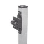 Poste de Paso de 1.2m para Cerca Electrificada de PTR Cuadrado de Aluminio de 1" de lado con 5 Aisladores Instalados. - Image 4